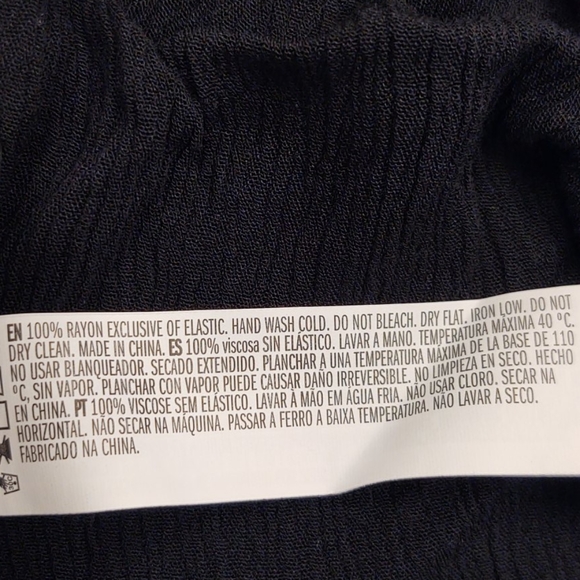 Forever 21 Sexy Black V Neck Cami - Picture 6 of 6